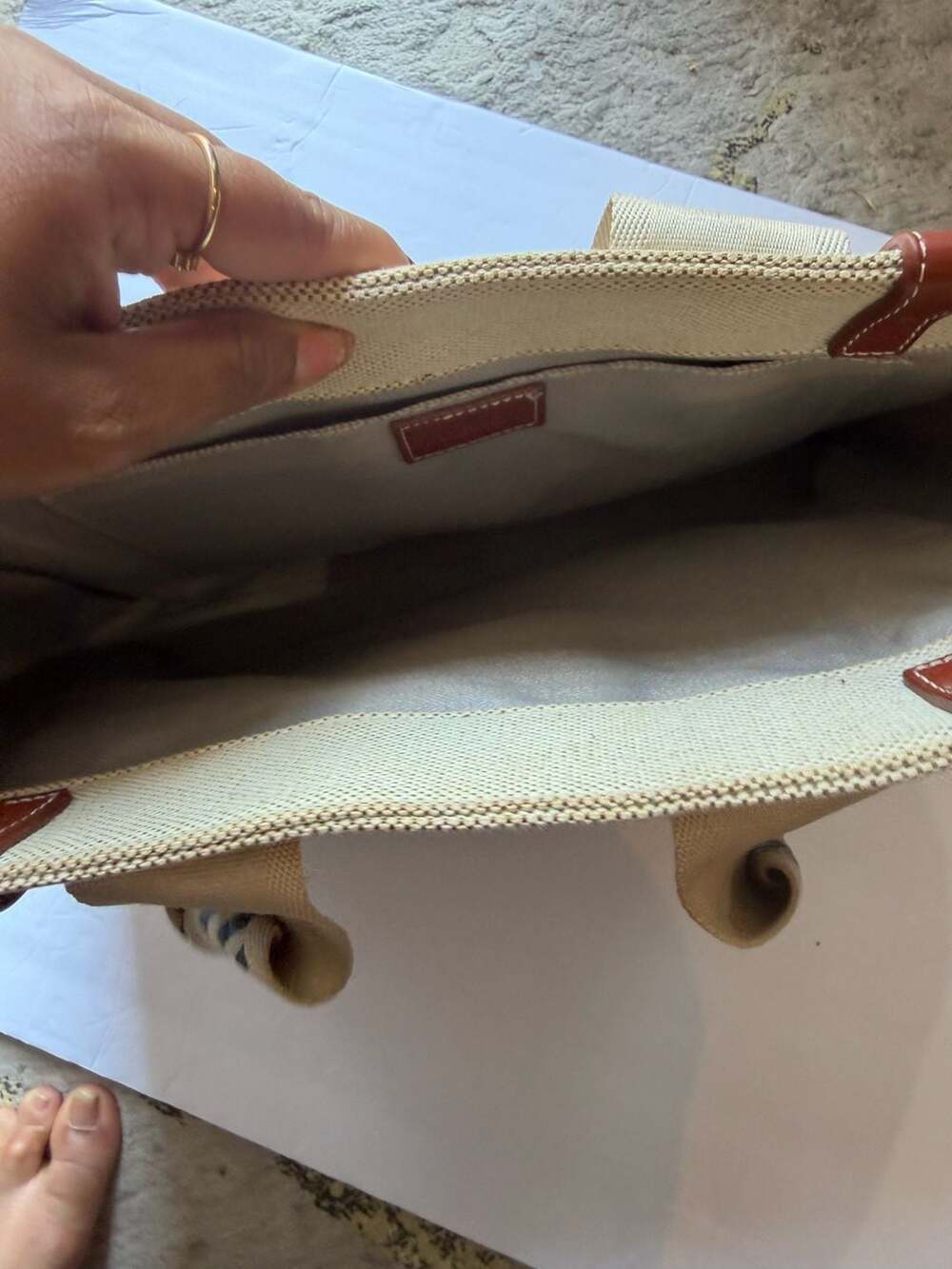 Chloé Medium Woody Tote Bag in Linen Canvas and Brown Leather - Picture 3 of 5